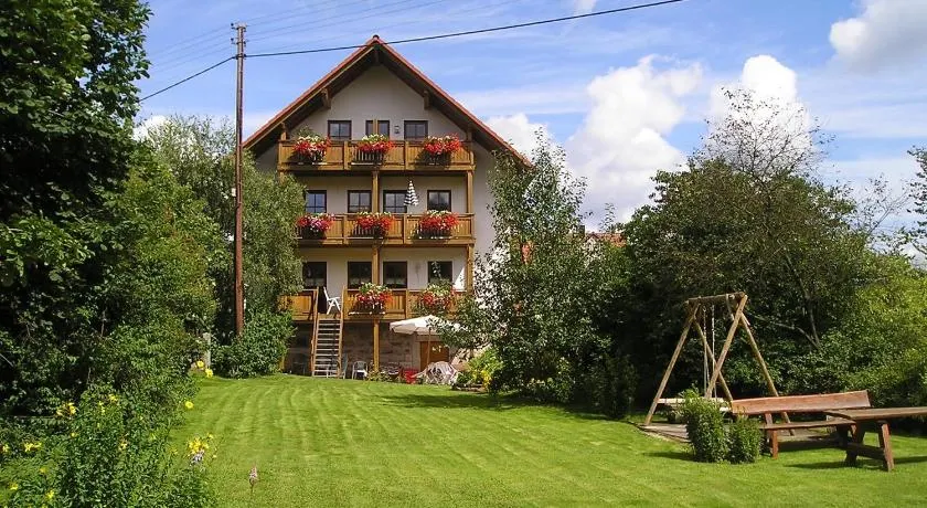 Appartamento accogliente e familiare con barbecue e giardino - Image 1
