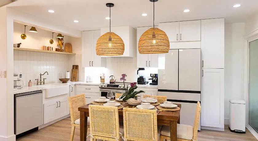 Pualei Beach House - Image 1