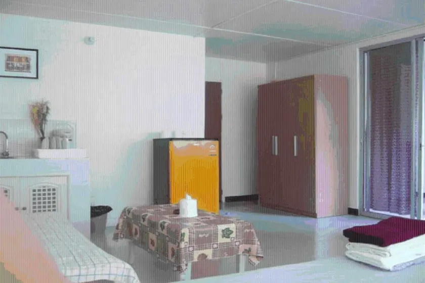 Charmante chambre chez l'habitant adaptée aux familles avec jardin | Vue ville - Image 1
