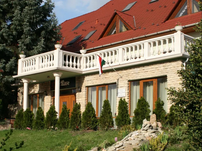 Le Rose Suites & Park Hotel - Image 1