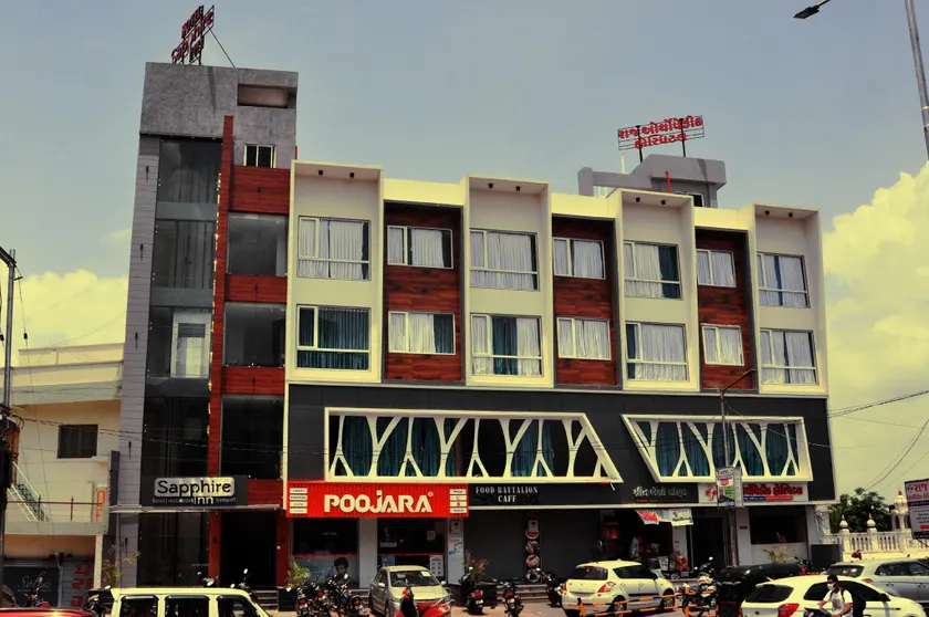 Hotel Sapphire Inn - Image 1