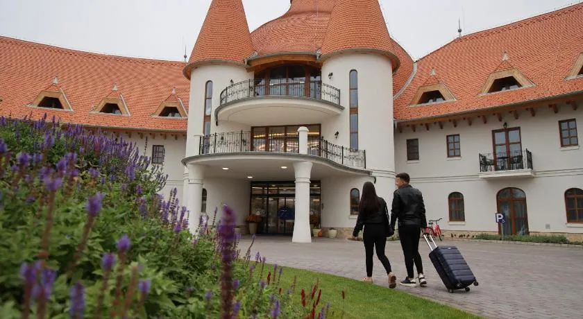 Hungarikum Hotel - Image 1