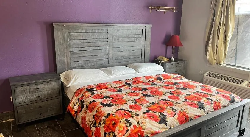 miami inn & suites - Image 1