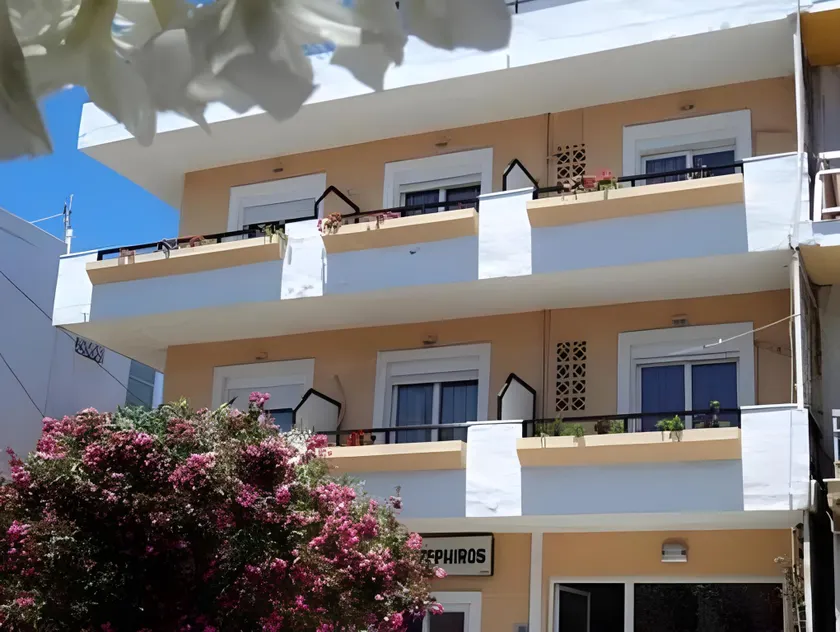 Zefyros Hotel - Image 1