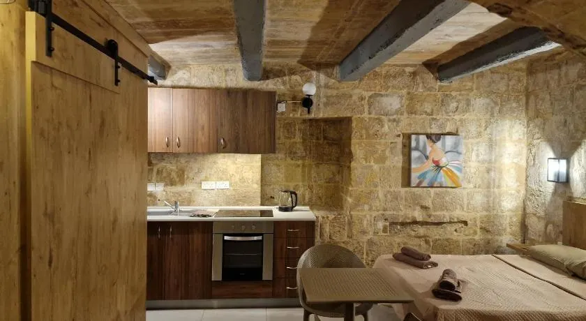 Renovated 16th Century House in Valletta - Image 1