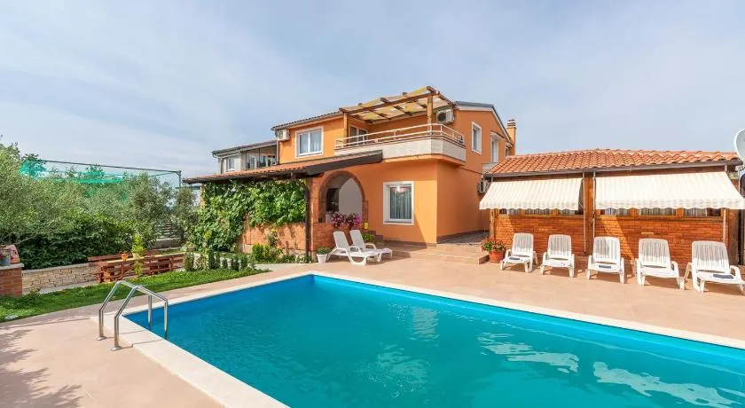 Apartment Complex Villa Visnjan with Pool - Image 1