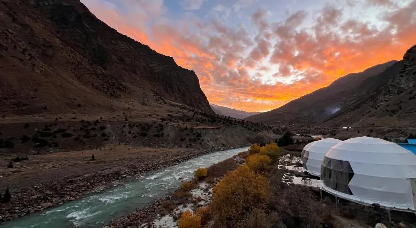 YOLO Outdoors - Riverside Luxury Domes & Glamping, Jispa - Image 1