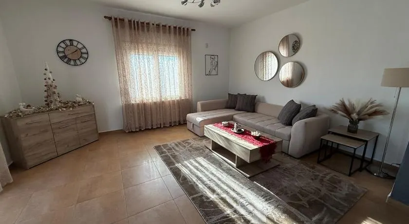 Cozy Family House with Yard - Image 1