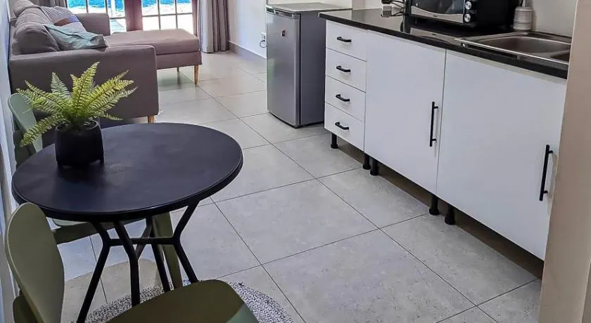 Angazi Guesthouse Unit 3 - Modern 2 Bedroom - Image 1