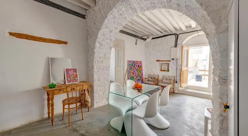 Syros Art House - Image 1