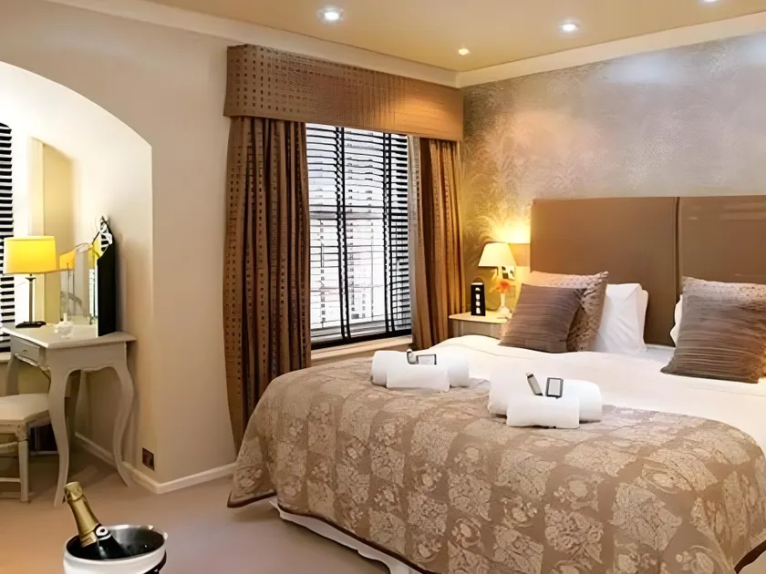 Langtry Manor Hotel - Image 1