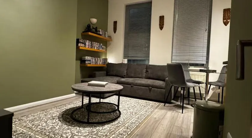 Modern One Bedroom Apartment on Finchley Road Sleeps Four Near the Tube - Image 1