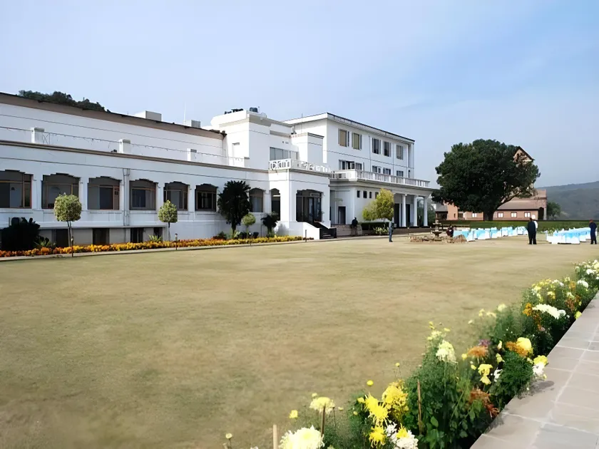 Hari Niwas Palace - Image 1