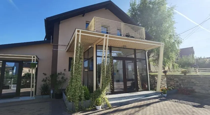 Pensiunea Prestige House - Image 1