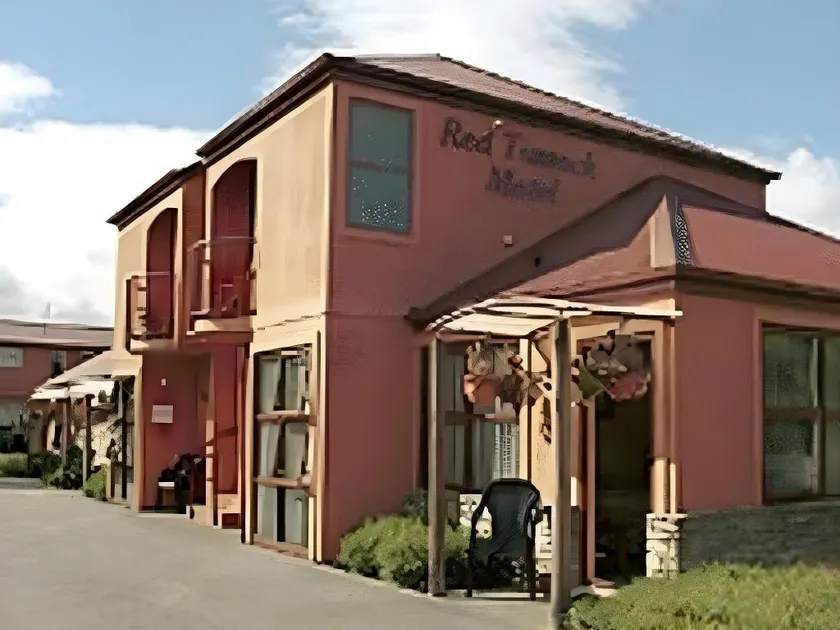 Red Tussock Motel - Image 1