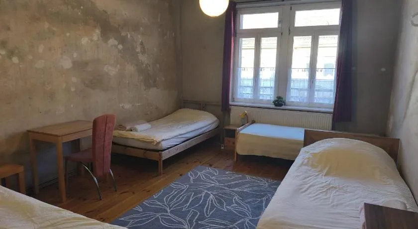 Grosses Privatzimmer mit Altbau-Charme - Image 1