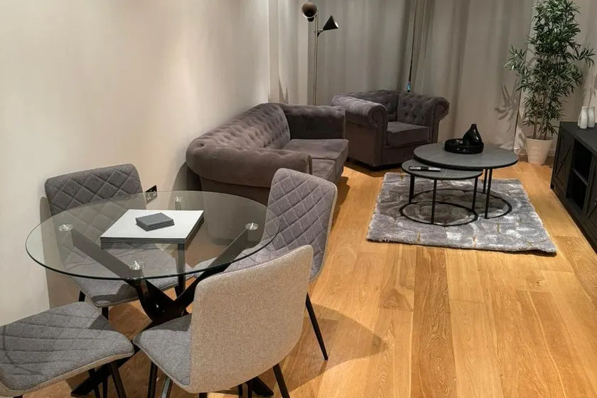 Riverfront: 2 Bed in London - Parking - Image 1