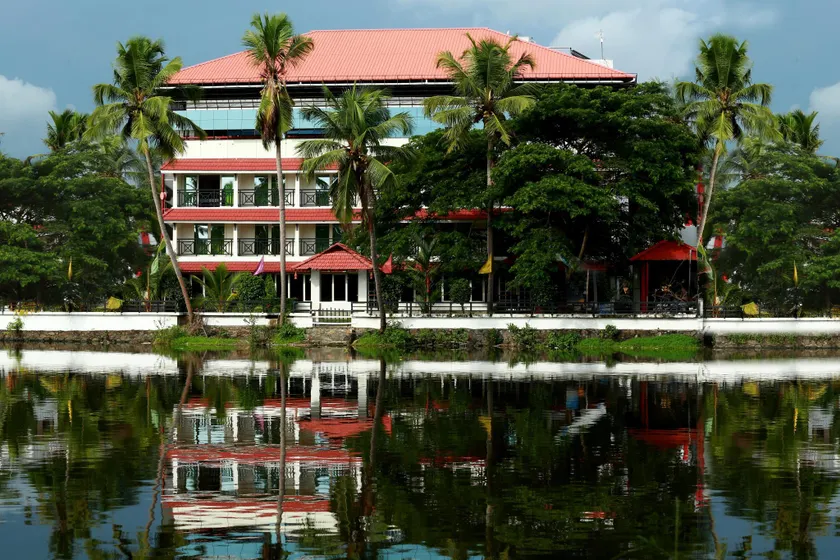 AQUARIA THE BOUTIQUE RESORT - Image 1