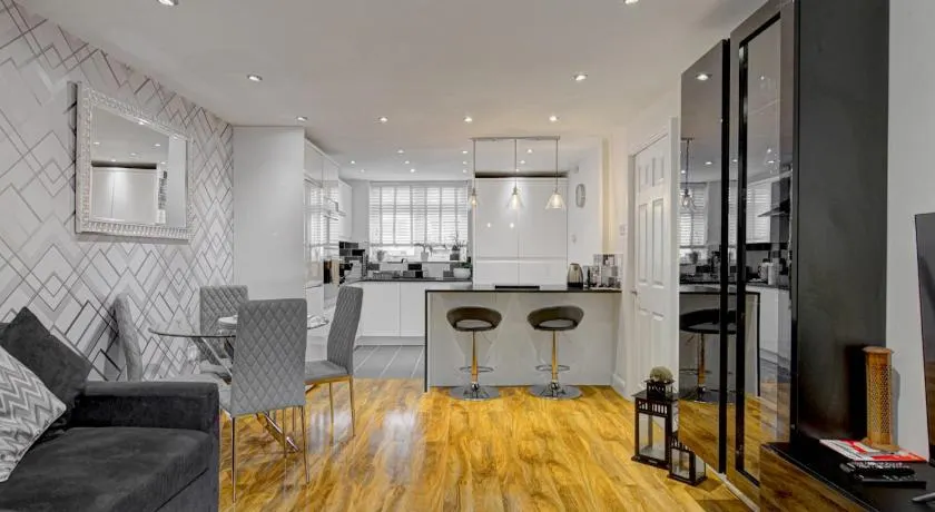 Stunning Manchester Apartment with Parking - Pass the Keys - Image 1