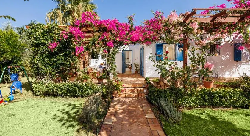 Villa in the Garden - Image 1
