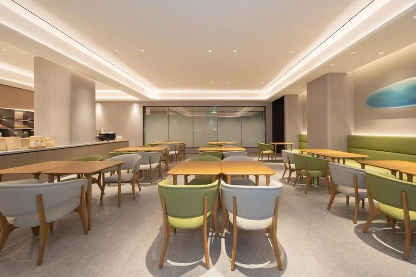 JI Hotel (Jiaxing Xiuhu Park) - Image 1