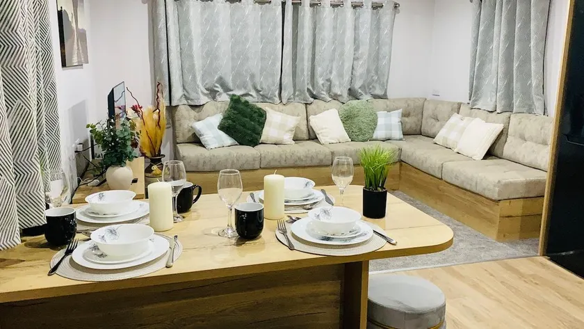 BAF Luxury Stays-Billing Aquadrome-Caravan Sleep 8 - Image 1