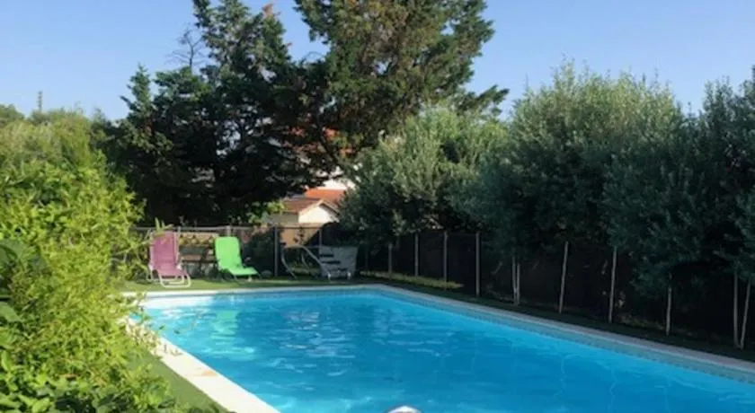 Chambre ou Studio dans Maison avec piscine - Image 1