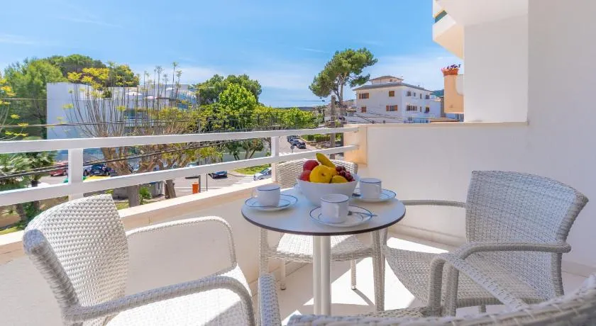 Apartamentos Massanet - Image 1