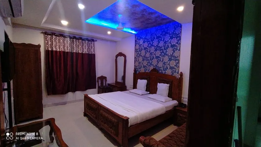 Hotel Shalimar Executive, Uran Islampur - Image 1