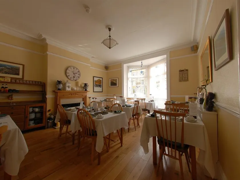 Chiltern Guest House - Image 1