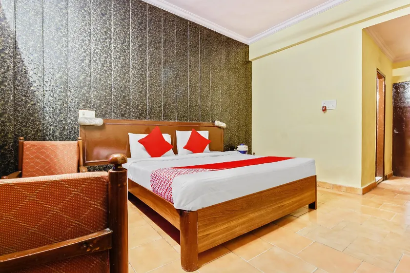 OYO 29077 Hotel Ratandeep - Image 1