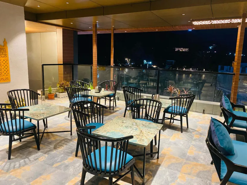 Crystal Inn - Image 1