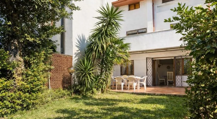 Villa summertime walking distance from the sea with garden - Image 1