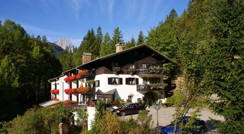 Gästehaus Lärchenhang mit Hallenbad & Sauna - Image 1