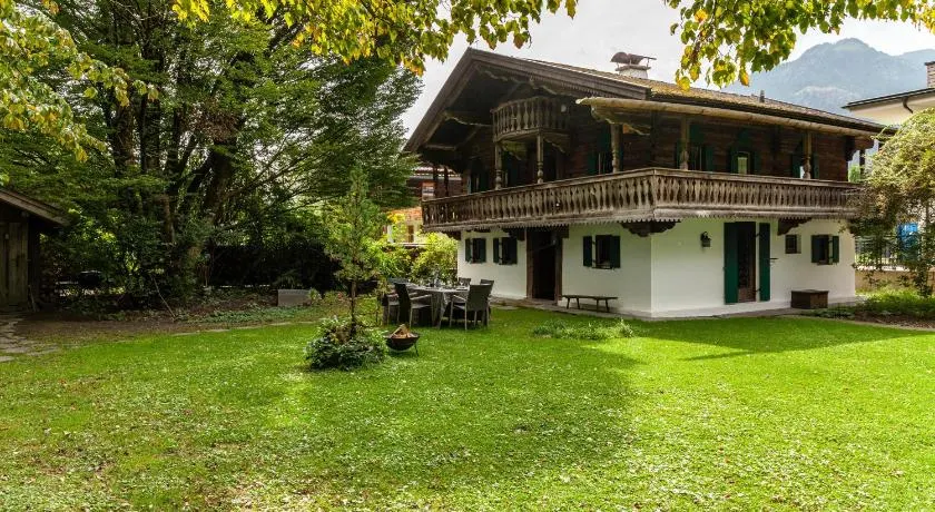 Casa vacanze 'Altes Totschenhäusl Am Ziller' con vista sulle montagne, giardino privato e Wi-Fi - Image 1