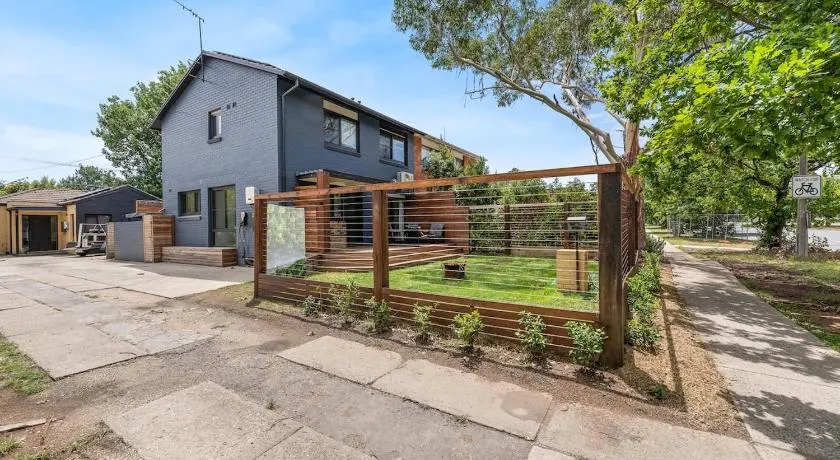 3 Bed Fully Renovated with Outdoor Fun - Image 1