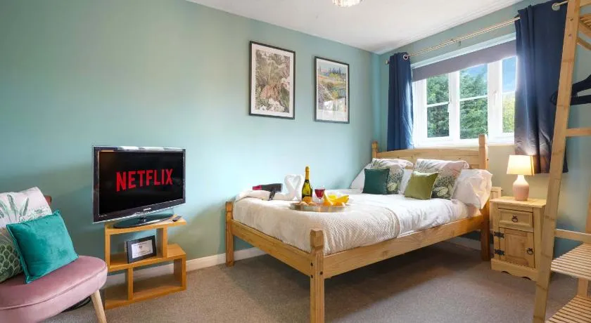 Room close to city - Image 1