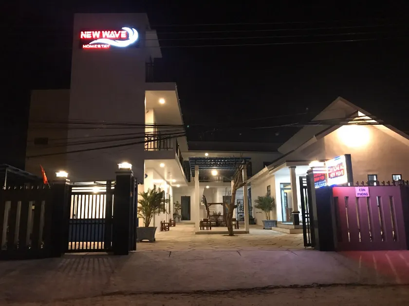 Deluxe Double Room - NewWave Homestay - Image 1