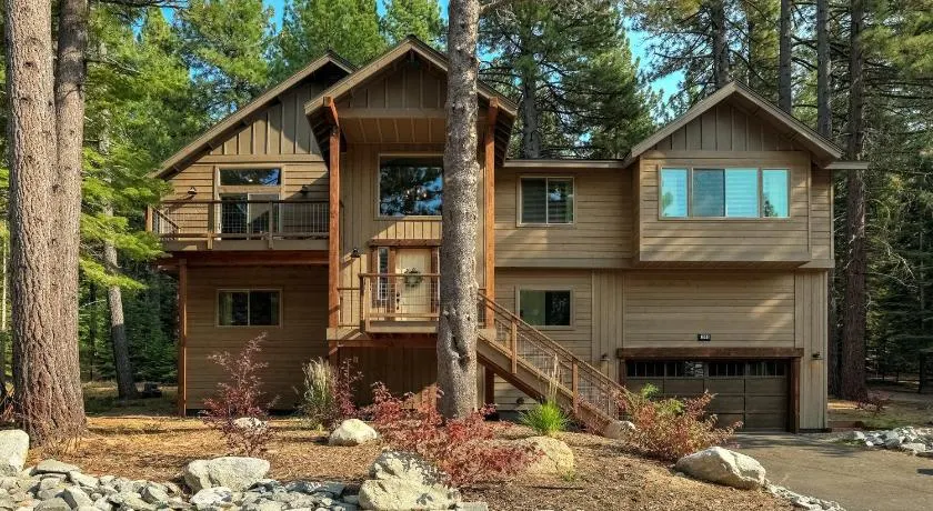 South Lake Tahoe Escape - Gourmet Kitchen & Hot Tub - Image 1