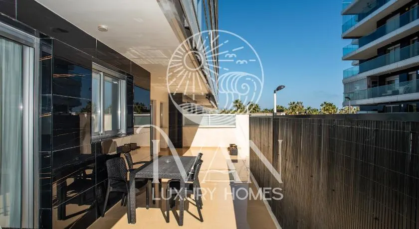 Casa Ana Ivan Luxury Homes 3ªPlta Sur 1ªLinea - Image 1