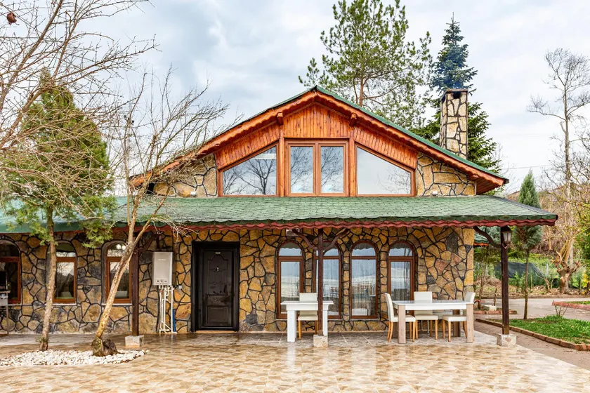 Charming Villa on the Shore of Sapanca Lake near Kartepe - Image 1