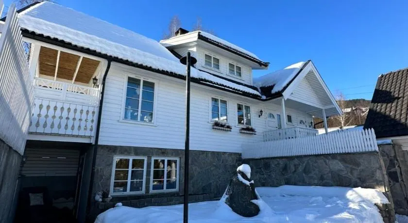 Koselig leilighet i rolig boligfelt - Image 1