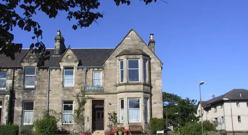 Straven Guesthouse - Image 1