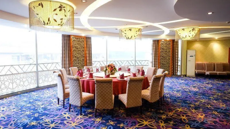 Shi Long Hotel - Image 1