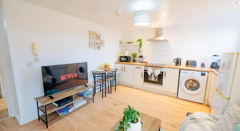 1BR Modern Apartment With Free Parking & Fast WiFi - Image 1