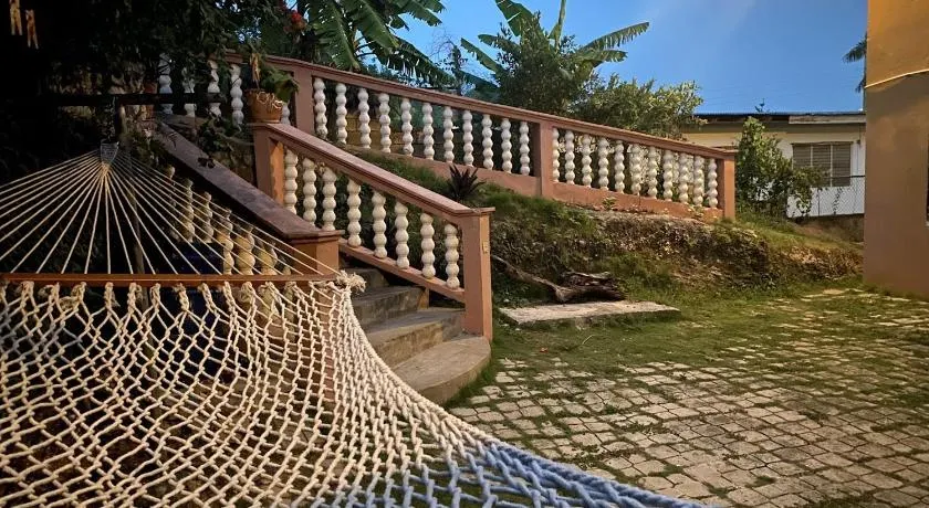 YanceyLargoEstate 2BR Villa with Mountain Views - Image 1