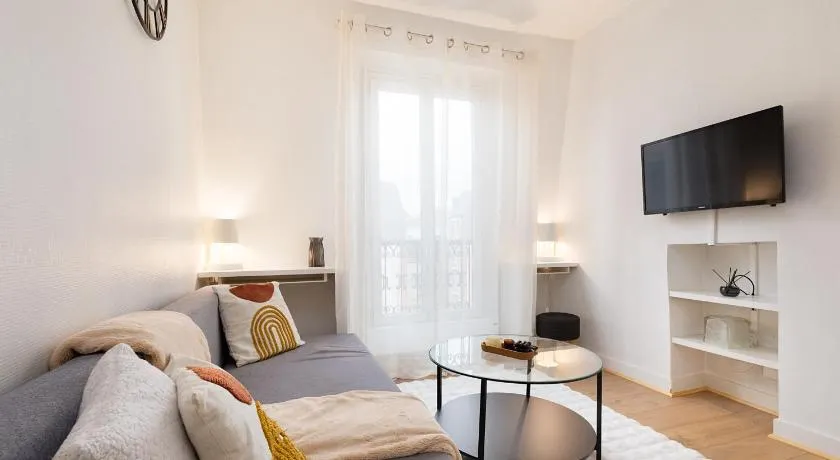 Cosy and Central Sacré-Coeur View Appartment, 50m to Paris - Image 1