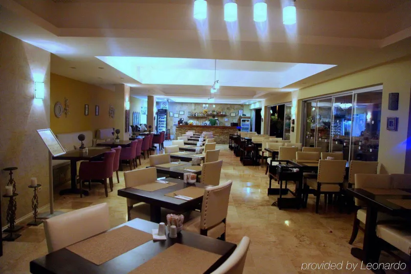 Sina Hotel - Image 1