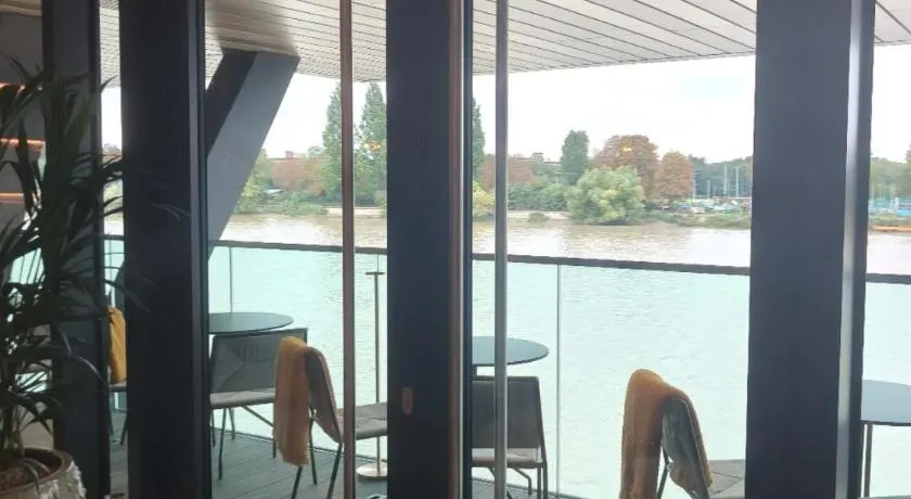Kensington Times River Residence - Image 1