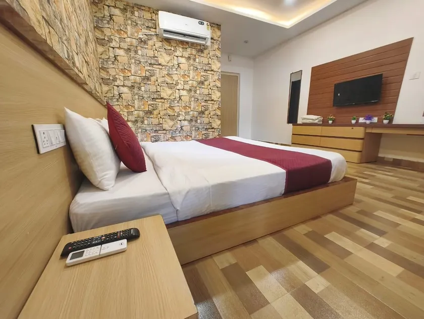 Crown Villa |Entire 5BHK With private pool - Image 1
